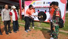Sekda Lombok Timur Muhammad Juaini Taofik membuka O2SN tingkat kabupaten untuk jenjang SD/MI dan SMP/MTs di GOR Lalu Muslihin Selong, Senin 18 Mei 2026. (Foto: Lombokini.com/PKP Setda Lotim).