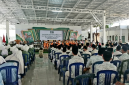 Panitia memformat tasyakuran penamatan santri ala wisuda. Sebanyak 990 lulusan menerima medali di halaman Majlis Dakwah Hamzanwadi II Anjani, Ahad 3 Mei 2026. (Foto: Lombokini.com).