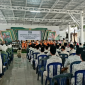 Panitia memformat tasyakuran penamatan santri ala wisuda. Sebanyak 990 lulusan menerima medali di halaman Majlis Dakwah Hamzanwadi II Anjani, Ahad 3 Mei 2026. (Foto: Lombokini.com).