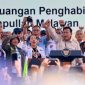 Presiden RI Prabowo Subianto mengeluarkan Keputusan Presiden Nomor 10 Tahun 2026 pada peringatan Hari Buruh Internasional (May Day) di Monas, Jakarta, Jumat 1 Mei 2026. (Foto: Lombokini.com/Bakom RI).