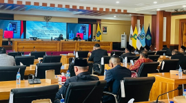 DPRD Provinsi NTB menggelar sidang paripurna pembahasan Raperda tentang Perubahan atas Peraturan Daerah Nomor 2 Tahun 2024 tentang Pajak Daerah dan Retribusi Daerah di ruang rapat utama Kantor Gubernur NTB, Kamis 21 Mei 2026. (Foto: Lombokini.com).