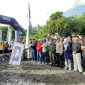 Plt. Kadispora Lombok Timur, Agus Sapandi, melepas peserta kategori ekstrem 162 KM dan 100 KM pada Event Trail Run Rinjani 100 di Pantai Pekendangan, Belanting, Jumat 1 Mei 2026. (Foto: Lombokini.com/Diskomifotik Lotim).