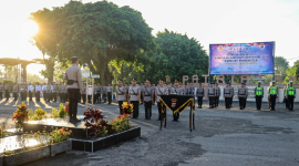 Kapolres Lombok Timur AKBP I Komang Sarjana memimpin serah terima jabatan Kasat Intelkam, Kapolsek Aikmel, dan Kapolsek Pringgasela di halaman Mapolres Lotim, Rabu 13 Mei 2026. (Foto: Lombokini.com).