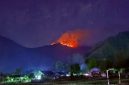 Sepana terbakar. View dari bawah bukit, Sembalun.