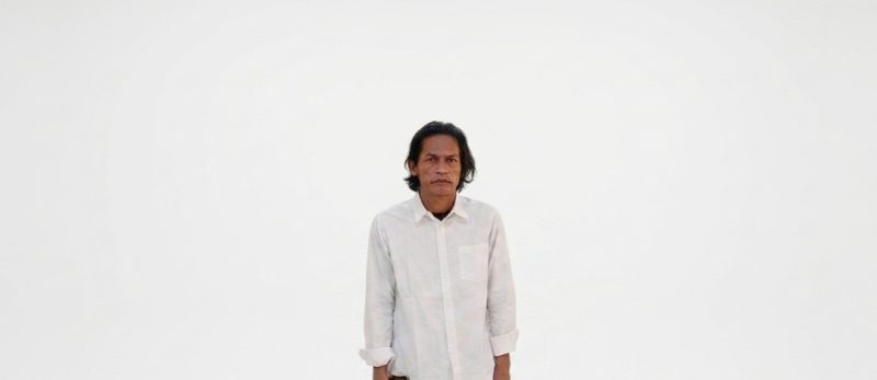 Riki menegaskan bahwa kekuatan sastra terletak pada keabadiannya yang melintasi batas waktu, sangat berbeda dengan fenomena viral di media sosial yang sifatnya sementara.