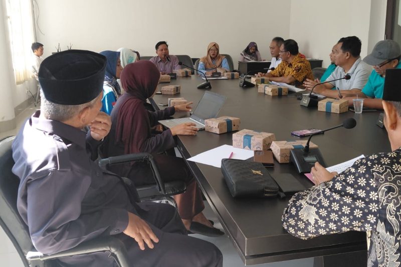 KPPI dan FITRA bersama anggota Komisi 11 sedang melakukan hearing (doc. Zan).