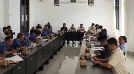 Komisi IV DPRD Lombok Timur menggelar rapat kerja percepatan proyek dan laporan realisasi anggaran fisik triwulan I dan II Tahun Anggaran 2026, Rabu 17 Juni 2026. (Foto: Lombokini.com).