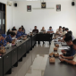 Komisi IV DPRD Lombok Timur menggelar rapat kerja percepatan proyek dan laporan realisasi anggaran fisik triwulan I dan II Tahun Anggaran 2026, Rabu 17 Juni 2026. (Foto: Lombokini.com).