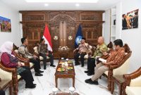 Pemerintah Kabupaten Lombok Timur bergerak cepat mengupayakan perbaikan infrastruktur pendidikan di daerahnya. Dua sekolah yang mengalami kerusakan parah, yakni SDN 5 Kotaraja dan SDN 1 Jerowaru, dipastikan akan segera mendapatkan penanganan langsung dari Pemerintah Pusat dalam waktu dekat.