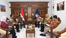 Pemerintah Kabupaten Lombok Timur bergerak cepat mengupayakan perbaikan infrastruktur pendidikan di daerahnya. Dua sekolah yang mengalami kerusakan parah, yakni SDN 5 Kotaraja dan SDN 1 Jerowaru, dipastikan akan segera mendapatkan penanganan langsung dari Pemerintah Pusat dalam waktu dekat.