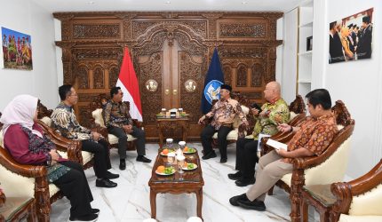 Pemerintah Kabupaten Lombok Timur bergerak cepat mengupayakan perbaikan infrastruktur pendidikan di daerahnya. Dua sekolah yang mengalami kerusakan parah, yakni SDN 5 Kotaraja dan SDN 1 Jerowaru, dipastikan akan segera mendapatkan penanganan langsung dari Pemerintah Pusat dalam waktu dekat.
