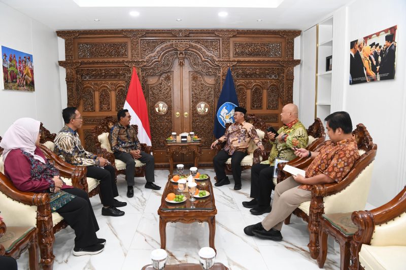 Pemerintah Kabupaten Lombok Timur bergerak cepat mengupayakan perbaikan infrastruktur pendidikan di daerahnya. Dua sekolah yang mengalami kerusakan parah, yakni SDN 5 Kotaraja dan SDN 1 Jerowaru, dipastikan akan segera mendapatkan penanganan langsung dari Pemerintah Pusat dalam waktu dekat.