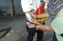Sekitar pukul 00.15 Wita sebuah rumah yang diduga seting dijadikan lokasi transaksi narkotika berhasil diamankan. Penggerebekan itu tepatnya terjadi pada Kamis (4/6/2026) yang dilakukan oleh Tim Opsnal Satresnarkoba Polres Lombok Timur (Lotim).