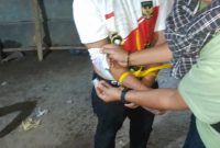 Sekitar pukul 00.15 Wita sebuah rumah yang diduga seting dijadikan lokasi transaksi narkotika berhasil diamankan. Penggerebekan itu tepatnya terjadi pada Kamis (4/6/2026) yang dilakukan oleh Tim Opsnal Satresnarkoba Polres Lombok Timur (Lotim).
