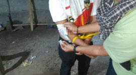 Sekitar pukul 00.15 Wita sebuah rumah yang diduga seting dijadikan lokasi transaksi narkotika berhasil diamankan. Penggerebekan itu tepatnya terjadi pada Kamis (4/6/2026) yang dilakukan oleh Tim Opsnal Satresnarkoba Polres Lombok Timur (Lotim).