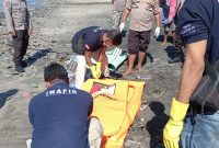 Misteri penemuan mayat seorang wanita di pesisir Pantai Labuhan Haji, Dusun Labu Aji, Desa Labuhan Haji, Kabupaten Lombok Timur (Lotim) pada Kamis pagi (4/6/26), akhirnya terungkap terang. Pihak kepolisian bersama tim medis memastikan tidak ada tanda-tanda kekerasan pada tubuh korban.
