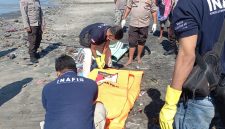 Misteri penemuan mayat seorang wanita di pesisir Pantai Labuhan Haji, Dusun Labu Aji, Desa Labuhan Haji, Kabupaten Lombok Timur (Lotim) pada Kamis pagi (4/6/26), akhirnya terungkap terang. Pihak kepolisian bersama tim medis memastikan tidak ada tanda-tanda kekerasan pada tubuh korban.