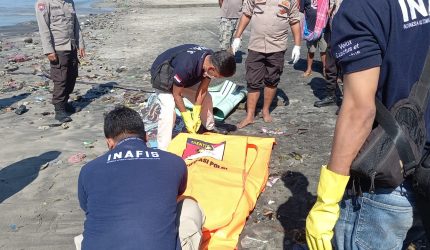 Misteri penemuan mayat seorang wanita di pesisir Pantai Labuhan Haji, Dusun Labu Aji, Desa Labuhan Haji, Kabupaten Lombok Timur (Lotim) pada Kamis pagi (4/6/26), akhirnya terungkap terang. Pihak kepolisian bersama tim medis memastikan tidak ada tanda-tanda kekerasan pada tubuh korban.