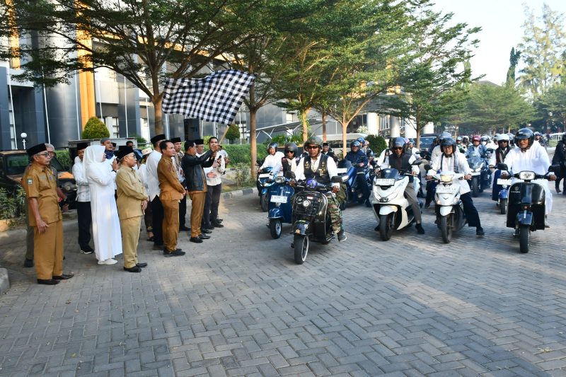 Rombongan yang bertolak menuju arena utama MTQ di Kota Praya, Lombok Tengah, tampil unik dan penuh warna. Salah satu daya tarik utama dalam iring-iringan ini adalah kehadiran formasi khusus dari Paguyuban Vespa Jadul Lombok Timur.