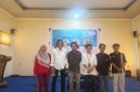 Sayangnya, lompatan teknologi dalam 200 tahun terakhir telah membalikkan hierarki tersebut. Alat yang awalnya diciptakan untuk membantu manusia, kini berbalik mengendalikan sang penciptanya sendiri.