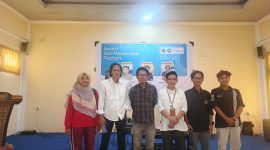 Sayangnya, lompatan teknologi dalam 200 tahun terakhir telah membalikkan hierarki tersebut. Alat yang awalnya diciptakan untuk membantu manusia, kini berbalik mengendalikan sang penciptanya sendiri.
