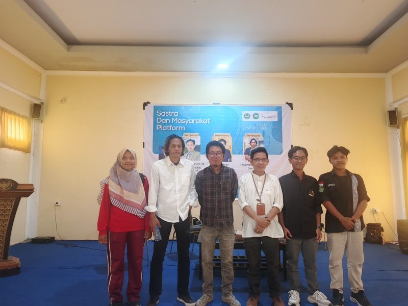 Sayangnya, lompatan teknologi dalam 200 tahun terakhir telah membalikkan hierarki tersebut. Alat yang awalnya diciptakan untuk membantu manusia, kini berbalik mengendalikan sang penciptanya sendiri.