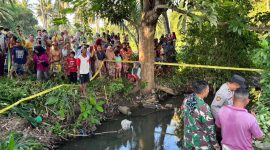 Seusai dievakuasi dari saluran irigasi, jasad bayi tersebut segera dilarikan ke Puskesmas Keruak untuk menjalani proses visum et repertum guna kepentingan penyelidikan lebih lanjut oleh pihak kepolisian.