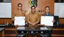 Bupati menyoroti ketimpangan di lapangan, di mana masih banyak pemberi kerja yang baru mendaftarkan karyawannya ke BPJS Ketenagakerjaan tetapi mengabaikan BPJS Kesehatan.