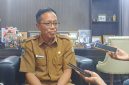 Sekda Lotim saat di wawancarai terkait food court centre dan eksistensi gedung serbaguna.