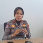 Kanit Kamsel Satlantas Polres Lombok Timur, IPDA Evi Dwi Puspa saat diwawancarai di kantornya (doc. Zan)