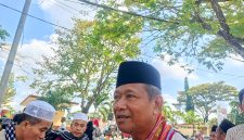 Kemenag Lotim bersama rombongan sedang istirahat setelah selesai dari pawai Ta'aruf MTQ XXXI NTB 