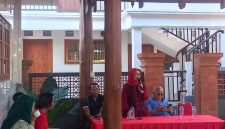 Pengurus DPP PDI Perjuangan, Sri Rahayu menjelaskan fungsional dan manfaat Rumah Aspirasi H. Rachmat Hidayat