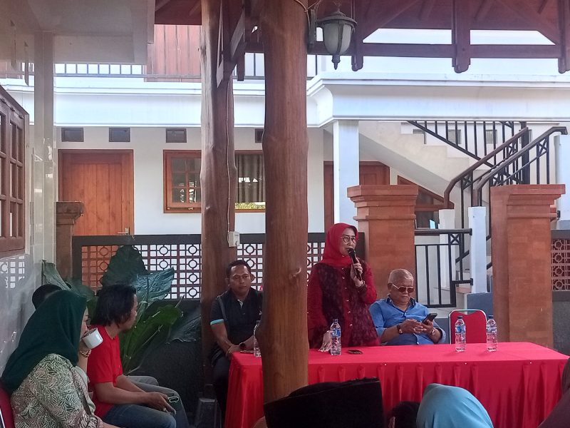 Pengurus DPP PDI Perjuangan, Sri Rahayu menjelaskan fungsional dan manfaat Rumah Aspirasi H. Rachmat Hidayat