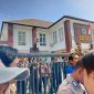 Dua organisasi mahasiswa, Pergerakan Mahasiswa Islam Indonesia (PMII) Cabang Lombok Timur dan Himpunan Mahasiswa Islam (HMI) Cabang Lombok Timur, menggelar aksi unjuk rasa di depan Kantor Kejaksaan Negeri (Kejari) Lombok Timur serta di perempatan Taman Rinjani.