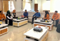 Petugas Badan Pusat Statistik (BPS) awali Sensus Ekonomi 2026 dengan mendata Bupati Lombok Timur di Pendopo, Rabu 17 Juni 2026. (Foto: Lombokini.com).