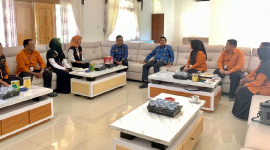 Petugas Badan Pusat Statistik (BPS) awali Sensus Ekonomi 2026 dengan mendata Bupati Lombok Timur di Pendopo, Rabu 17 Juni 2026. (Foto: Lombokini.com).