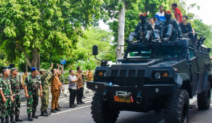 Gubernur NTB dan Danjen Kopassus Lepas Konvoi Taktis untuk Perkuat Pengamanan Mandalika.