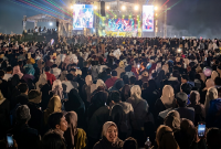 Puluhan ribu warga memadati Lapangan Porda Selong pada malam penutupan Festival Muharam Lombok Timur, Ahad 21 Juni 2026. Bupati Lombok Timur, Haerul Warisin, turut hadir dan secara resmi menutup rangkaian acara tahunan itu. (Foto: Lombokini.com).