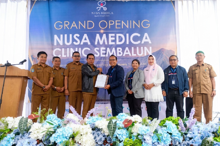 Bupati Lombok Timur Haerul Warisin meresmikan Medica Clinic Sembalun, Senin 22 Juni 2026, untuk meningkatkan layanan kesehatan wisatawan dan warga setempat. (Foto: Lombokini.com).