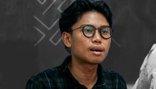 **Premis Esai:**
Di usia ke-60, HIMMAH NWDI mengalami krisis akut akibat inkompetensi politik, degradasi intelektual, dan romantisisme sejarah lisan yang melahirkan mitos pasif. Berpijak pada pemikiran Arnold Toynbee dan Kuntowijoyo bahwa sejarah adalah kompas masa depan, esai ini mendesak dilakukannya rekonstruksi struktural yang konkret. Melalui