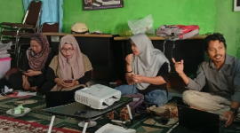 Ramli Ernanda, Direktur FITRA NTB, memaparkan hasil analisis anggaran kesehatan reproduksi Kabupaten Lombok Tengah pada Sabtu 6 Juni 2026. (Foto: Harianto/Lombokini.com).