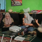 Ramli Ernanda, Direktur FITRA NTB, memaparkan hasil analisis anggaran kesehatan reproduksi Kabupaten Lombok Tengah pada Sabtu 6 Juni 2026. (Foto: Harianto/Lombokini.com).