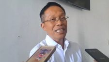 Melalui forum hearing yang digelar di Ruang Rapat Komisi I DPRD Lombok Timur pada Jumat (19/6/2026), pemerintah daerah bersama legislatif dan perwakilan kepala desa resmi menyepakati hari pemungutan suara jatuh pada Rabu, 27 Januari 2027.