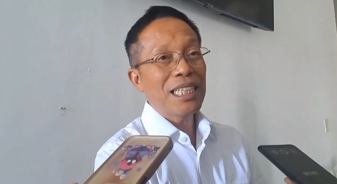 Melalui forum hearing yang digelar di Ruang Rapat Komisi I DPRD Lombok Timur pada Jumat (19/6/2026), pemerintah daerah bersama legislatif dan perwakilan kepala desa resmi menyepakati hari pemungutan suara jatuh pada Rabu, 27 Januari 2027.