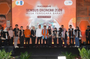 Gubernur NTB Lalu Muhamad Iqbal dan Wakil Kepala BPS RI Sonny Harry meresmikan pencanangan Sensus Ekonomi 2026 di Gedung Youth Center Mataram, Jumat 19 Juni 2026. (Foto: Lombokini.com).