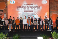 Gubernur NTB Lalu Muhamad Iqbal dan Wakil Kepala BPS RI Sonny Harry meresmikan pencanangan Sensus Ekonomi 2026 di Gedung Youth Center Mataram, Jumat 19 Juni 2026. (Foto: Lombokini.com).