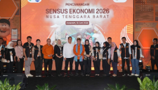 Gubernur NTB Lalu Muhamad Iqbal dan Wakil Kepala BPS RI Sonny Harry meresmikan pencanangan Sensus Ekonomi 2026 di Gedung Youth Center Mataram, Jumat 19 Juni 2026. (Foto: Lombokini.com).