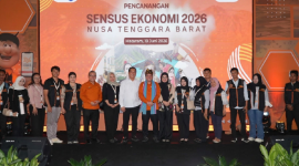 Gubernur NTB Lalu Muhamad Iqbal dan Wakil Kepala BPS RI Sonny Harry meresmikan pencanangan Sensus Ekonomi 2026 di Gedung Youth Center Mataram, Jumat 19 Juni 2026. (Foto: Lombokini.com).