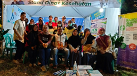 Kadis Kesehatan Lotim, H. L. Aries Fahrozi, dan tim Dinkes Lotim memastikan kesiapan pelayanan kesehatan di Festival Muharram 1448 H, GOR Lalu Muslihin, Selong, Jumat 19 Juni 2026. (Foto: Lombokini.com).