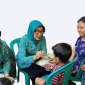 Ketua TP-PKK Provinsi NTB, Hj. Sinta Agathia, dan Ketua TP-PKK Kabupaten Lombok Timur, Hj. Ra'yal Ain Warisin, menghadiri kegiatan peringatan HKG PKK ke-54 dan HARGANAS ke-33 di Desa Sakra, Kecamatan Sakra, Lombok Timur, Senin 15 Juni 2026. (Foto: Lombokini.com).
